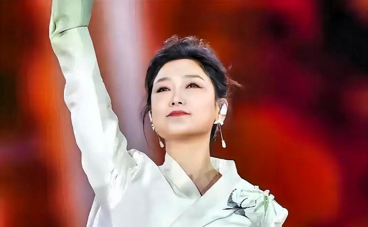 3月14日凌晨，玲花和曾毅前后十几分钟同步发文，玲花字里行间全是藏不住的开心！