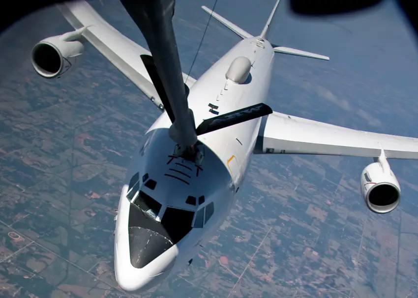 美以伊冲突持续升级，美军突然祭出终极威慑武器！E‑6B“水星”末日核指挥机已飞抵