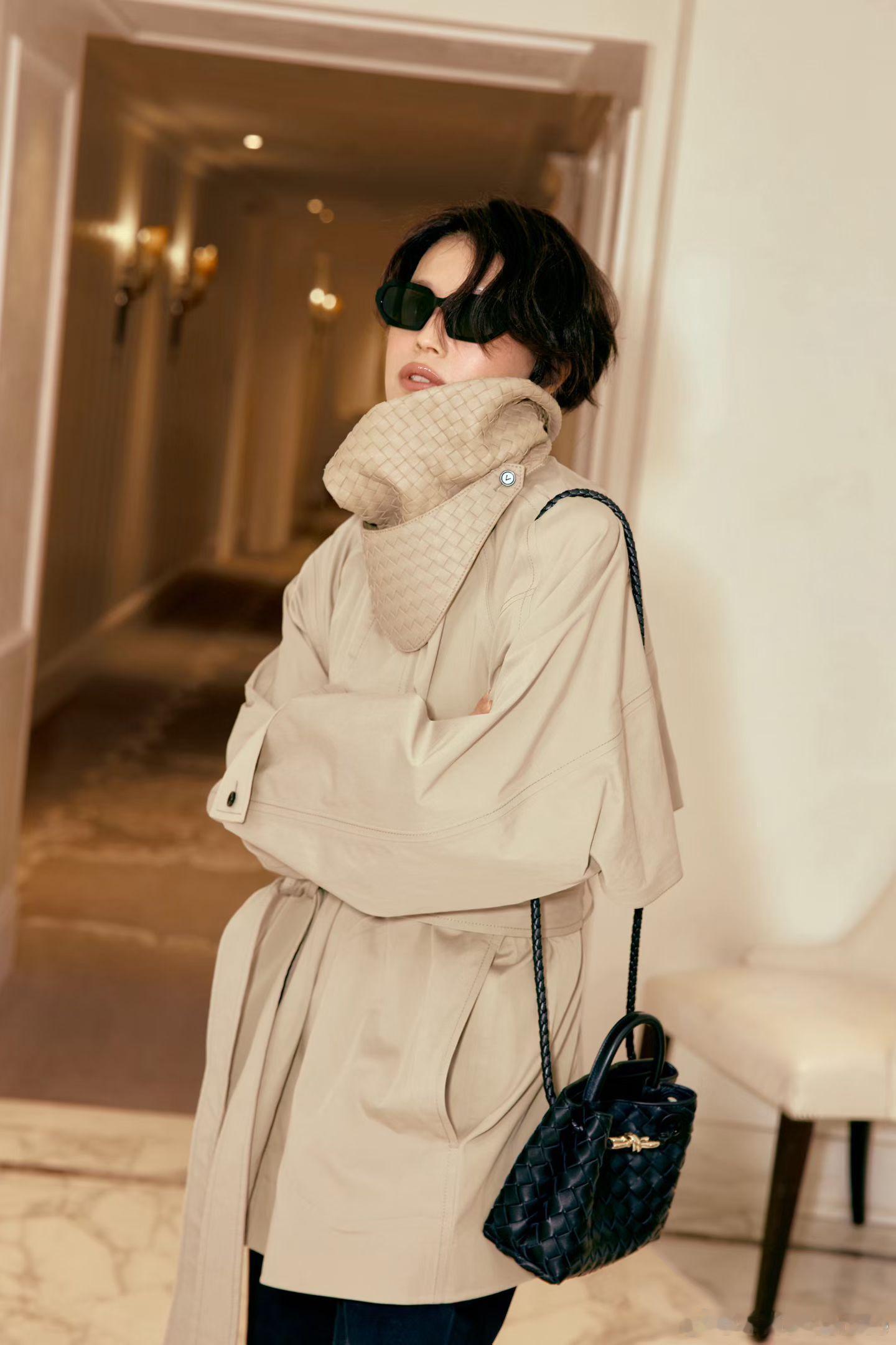 舒淇抵达米兰，出席BottegaVeneta2027夏季系列时装秀。​​​