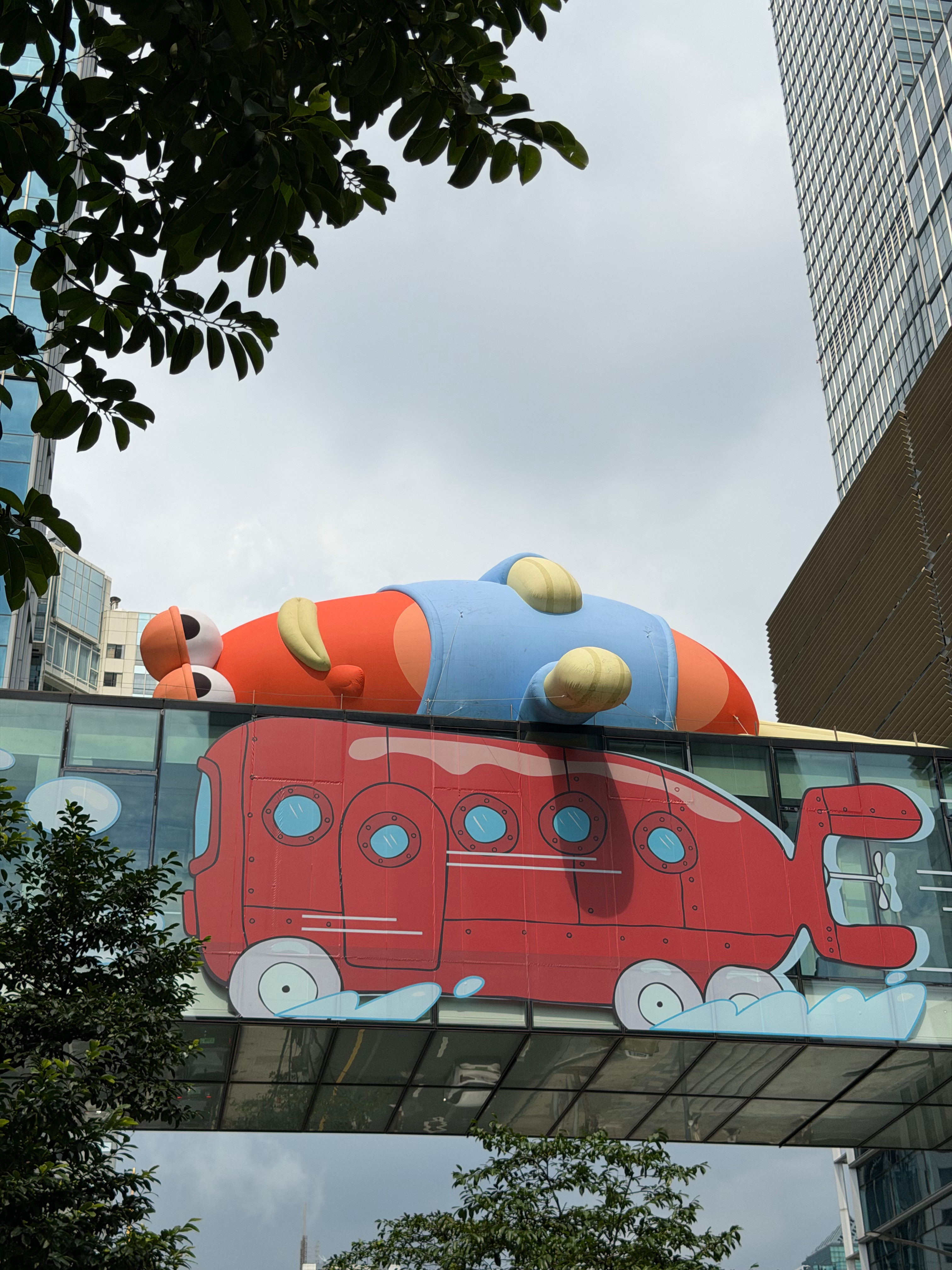 在嘉里中心遇到了比奇堡居民听说上海最近不正常的天气都是他们带来的哈哈哈怪可爱的捏