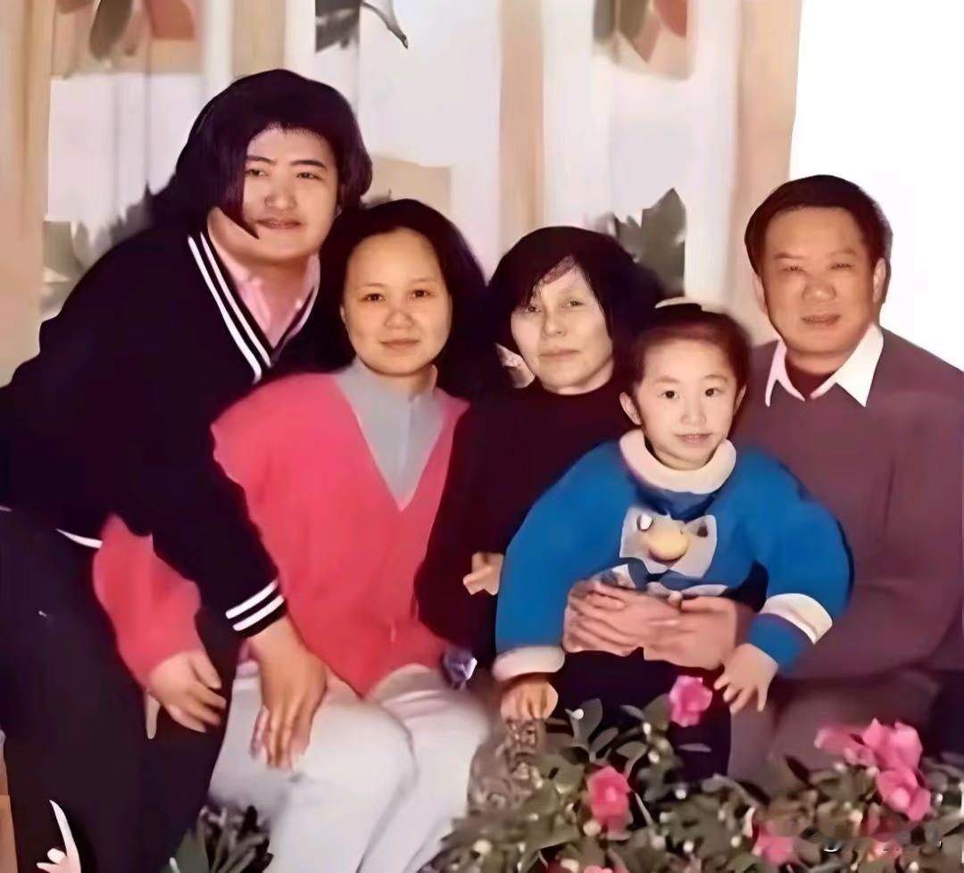 去世了，但人生圆满了。63岁虽然不是高寿，但是他的一生比普通人精彩。在华语歌