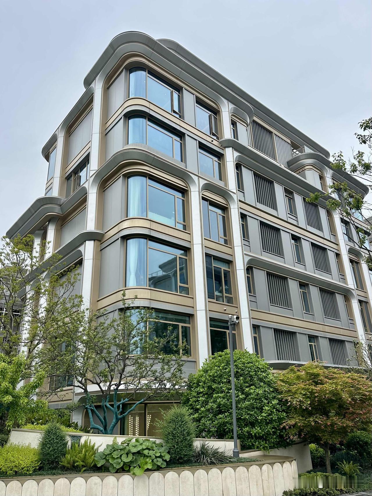 这个豪哪个豪，梓桐院是真的豪～梓桐院这个外立面造价，应该是合肥所有项目最高的，