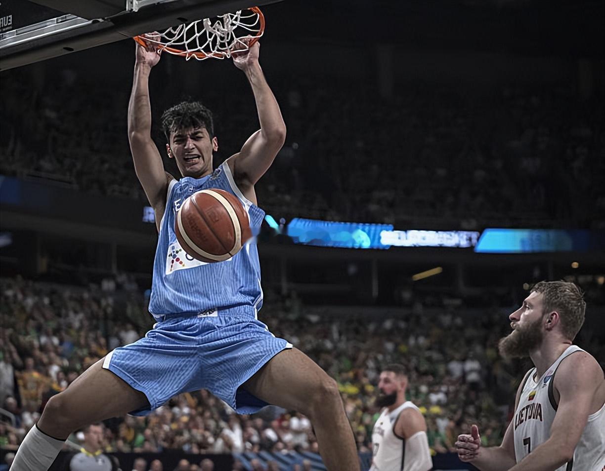 根据NBA选秀媒体DraftExpress记者JonathanGivony的消