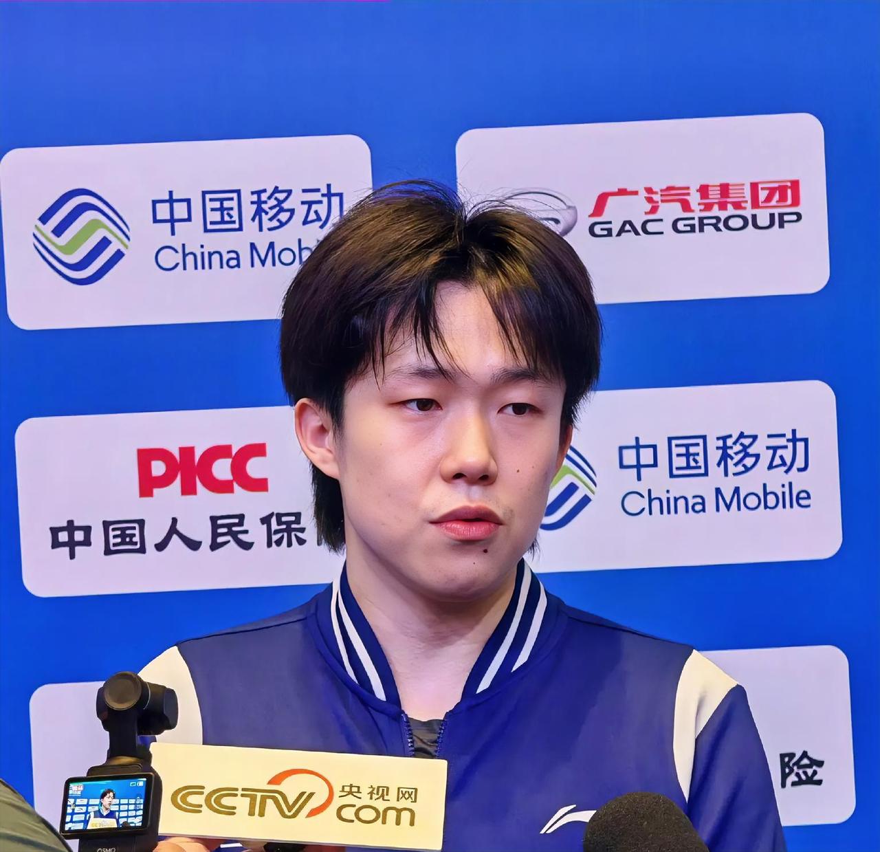 王楚钦险胜黄镇廷，赛后大头太逗了：我问他你怎么一到大赛就厉害，场地越大越兴奋？