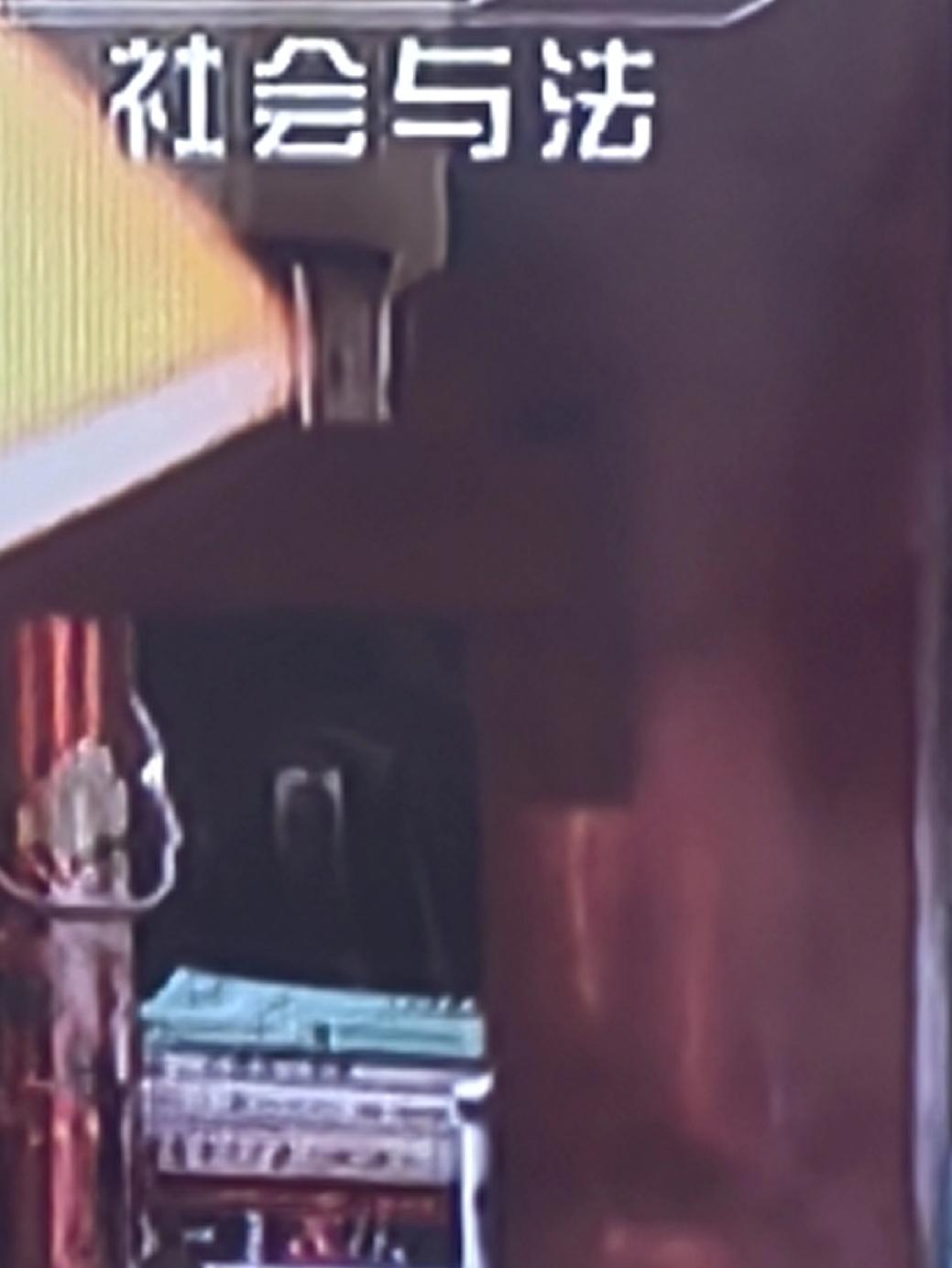 看普法栏目的一则案例，让人扼腕叹息：用网恋做游戏，害人害己！三十多岁的离婚女，