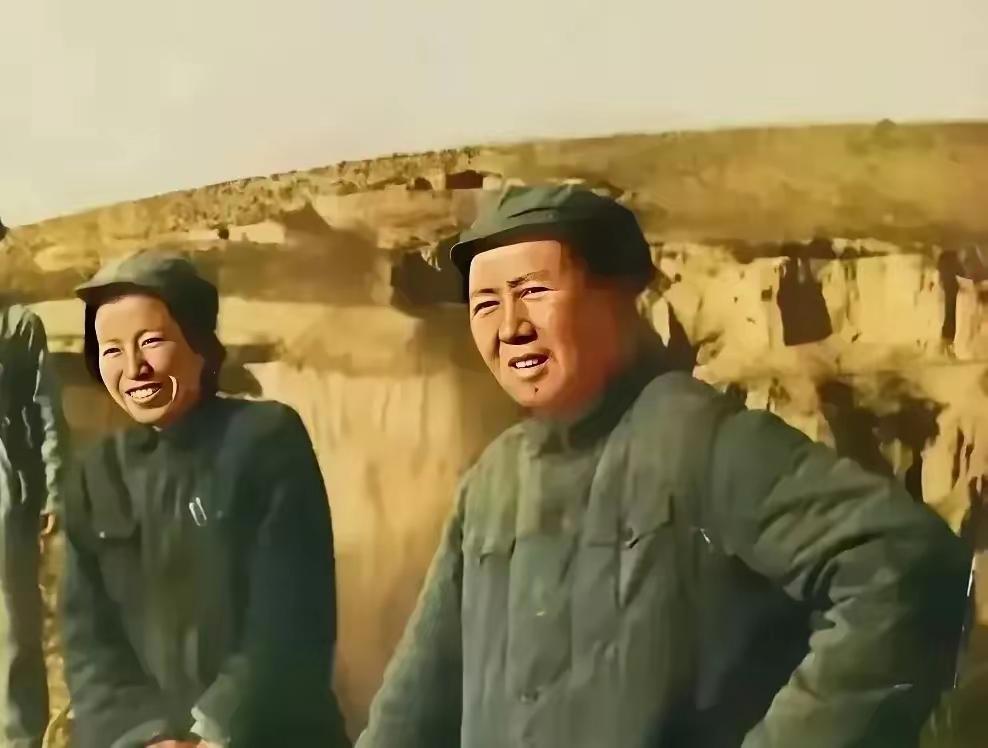 一身粗布旧衣裳，挡不住眼里藏着山河的光不知道大家有没有看过那张老照片，照片