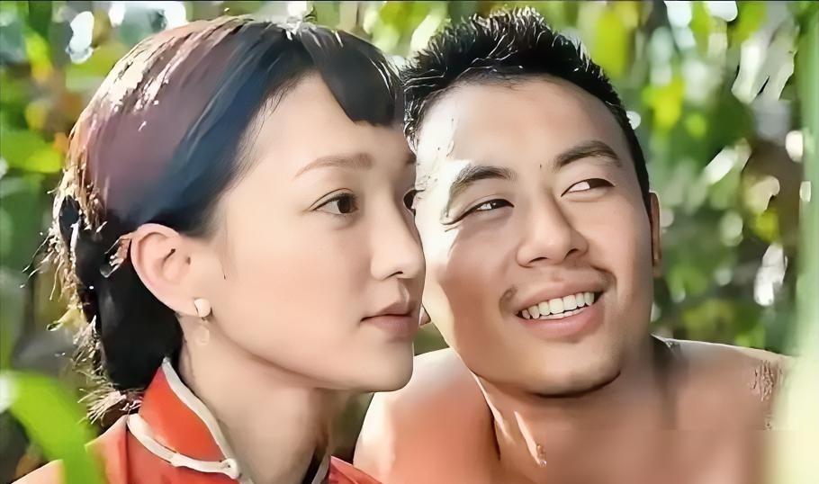 别拿“敬业”这块包浆的遮羞布，去粉饰这场血肉献祭了。你看。朱亚文死死碾压周迅