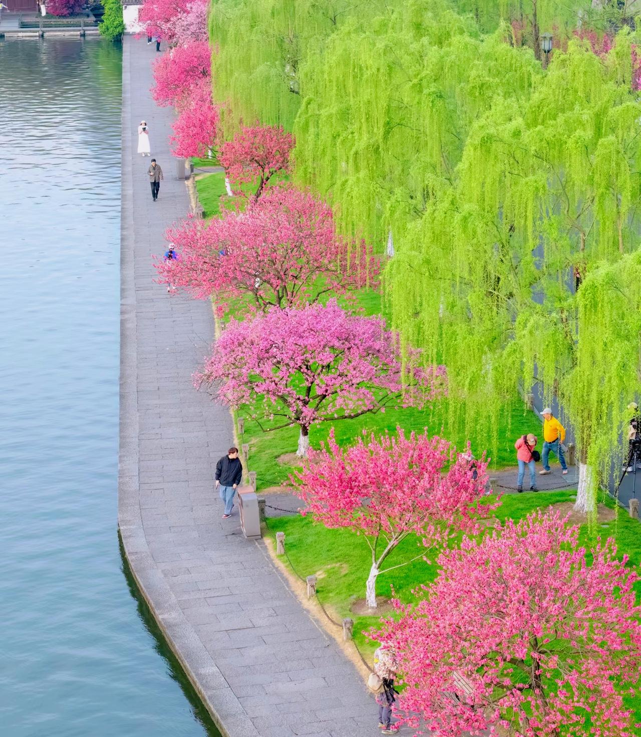 男人到中年才发现​别在家里中刷存在感，老婆的事，别管，​孩子的事，别多管​自己