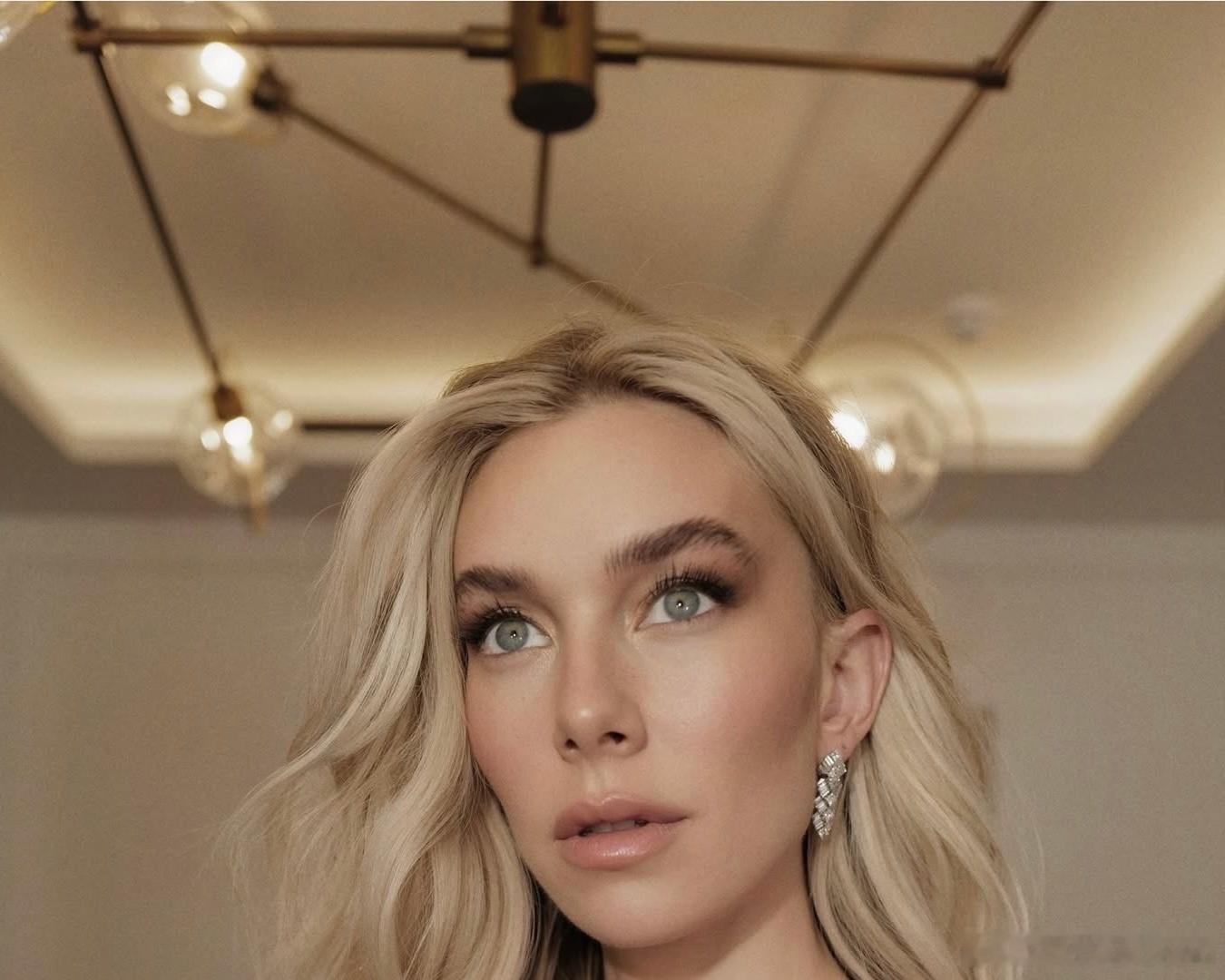 vanessakirby凡妮莎柯比的发型师adirabergal分享的《神奇