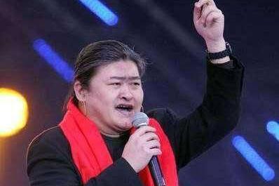 我发现了，除了早年爱喝点酒，刘欢还有一个很不好的生活习惯，就是因为这个习惯，让他