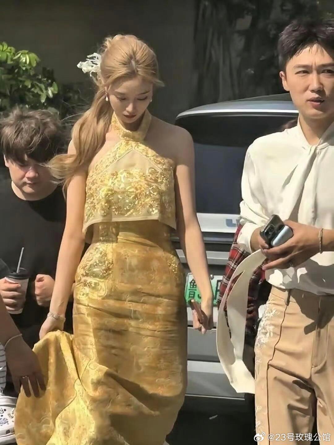 我之前居然低估了徐艺洋的身高！一直觉得徐艺洋身高还行，今天看她和别人同框，才发现