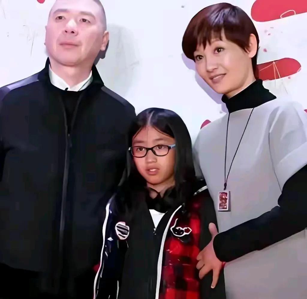 这个小女孩的命真是太好了，遇到大导演冯小刚和徐帆，她真是幸福的孩子啊！听说这个