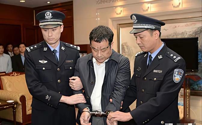 中国稀土机密遭泄！中国稀土还“希罕”吗？副总经理叛国被判重刑，网友怒了：内奸何时
