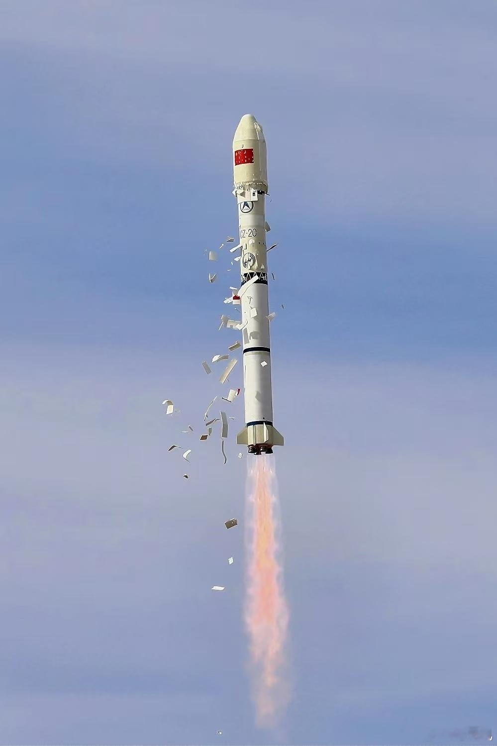 北京时间2025年11月19日12时01分，我国在酒泉卫星发射中心使用长征二号丙