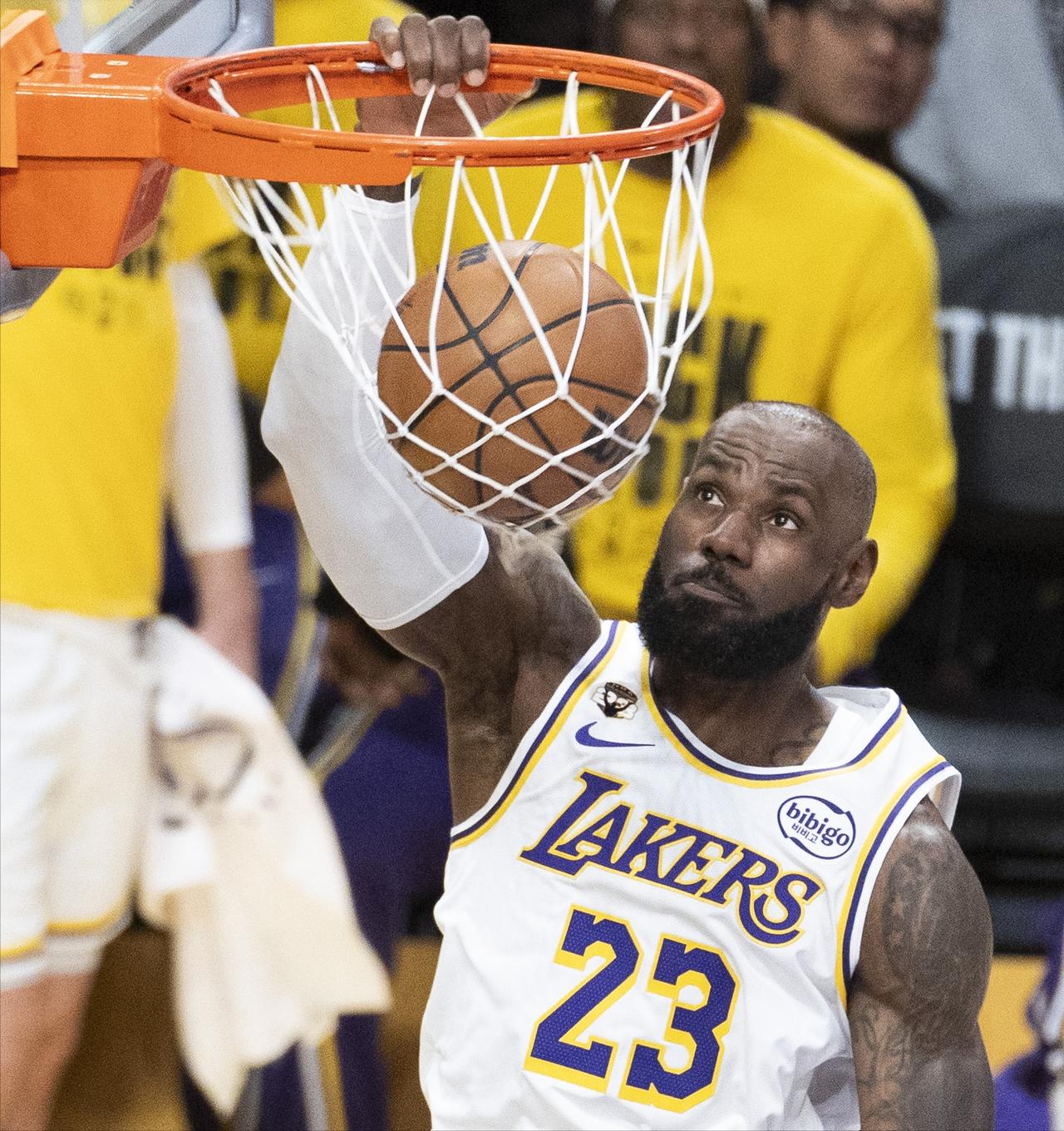 惨不忍睹！湖人本赛季面对东西部前4，只赢了3场！分别是赛季初击败马刺，1月