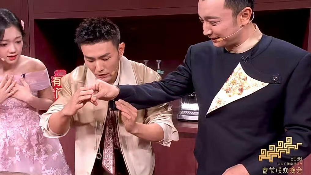 豆包解密春晚魔术春晚魔术看得我直好奇，立马去找豆包解密了下，没想到讲得会这么清楚