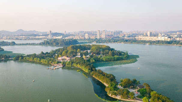 外地游客别玩玄武湖了，其实玄武湖也原本没打算对外地游客开放。昨天周末，下午在玄武