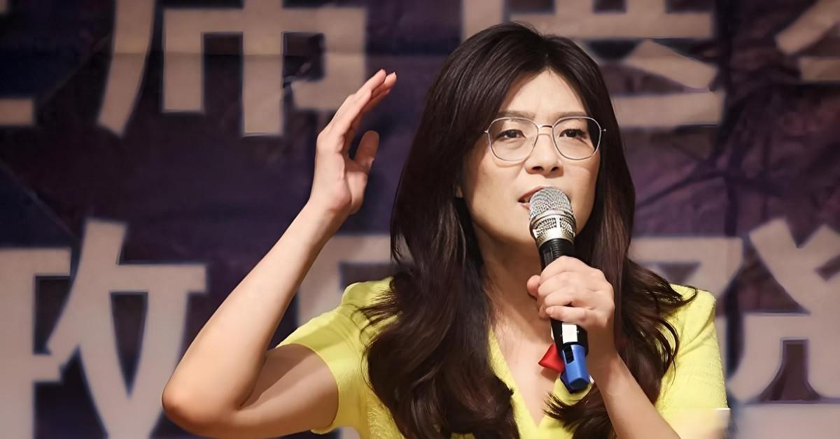 刚在北京机场和咱们热情握手，转头就定下了去美国的机票？这波操作，把不少网友都给看