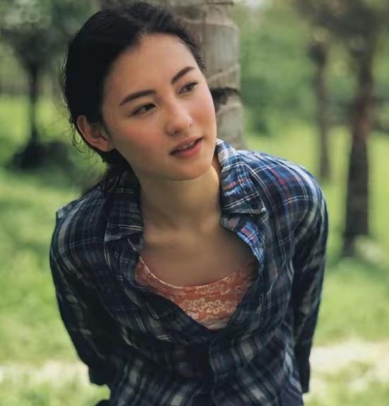 真相了，原来张柏芝当年生第三个儿子，并非是由于太喜欢孩子了，也并非由于深爱小儿子