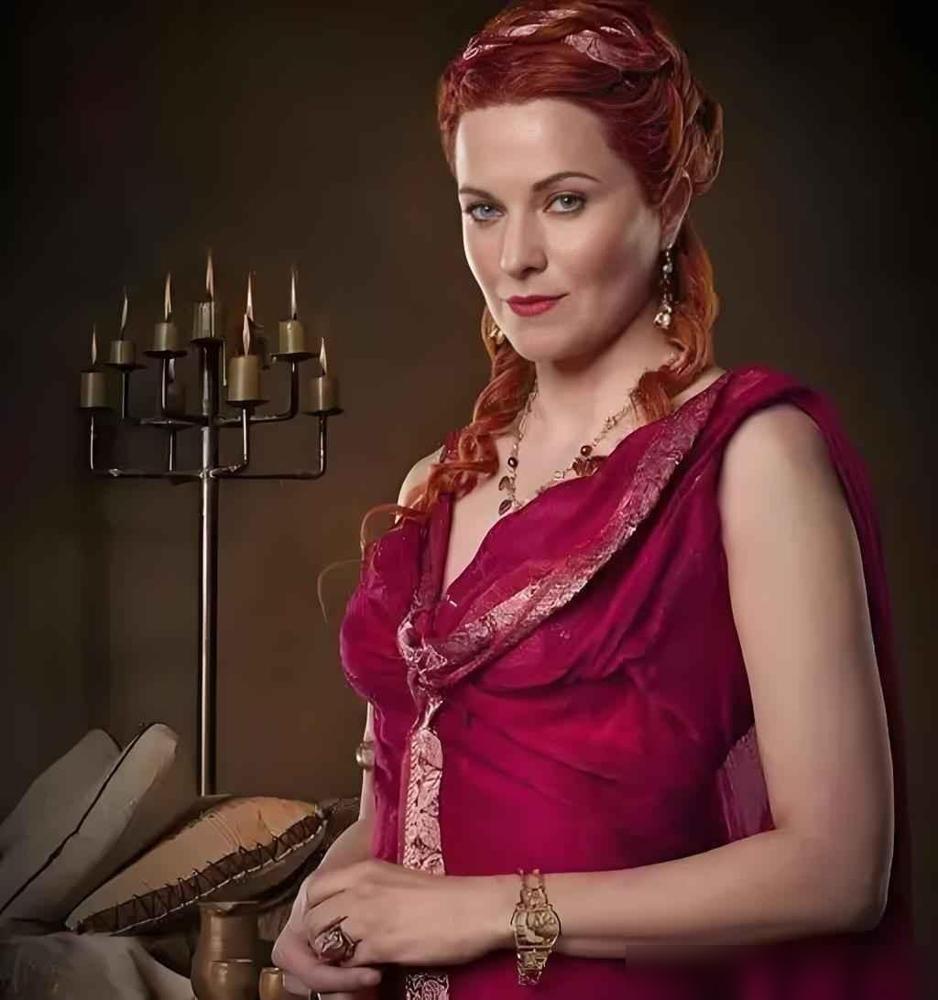 《斯巴达克斯》续集都出来了。十五年了，还能想起老板娘那张脸。这次是新版《斯巴