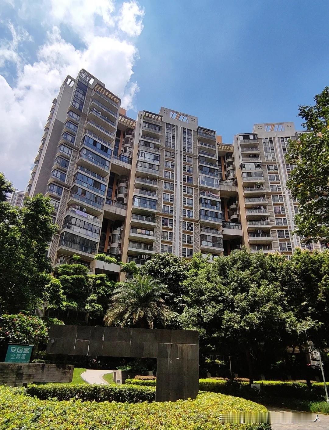 房子断供的人太惨了我同事19年买了110万的房子，每月月供4200块钱，最近他