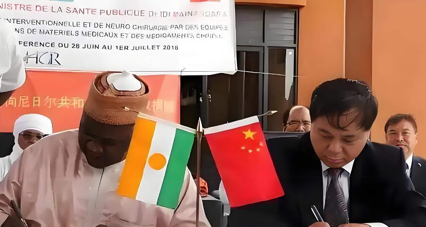 软的不行开始来硬的，直接明抢了！非洲国家尼日尔赶走三名中石油高管，吊销中资酒店执