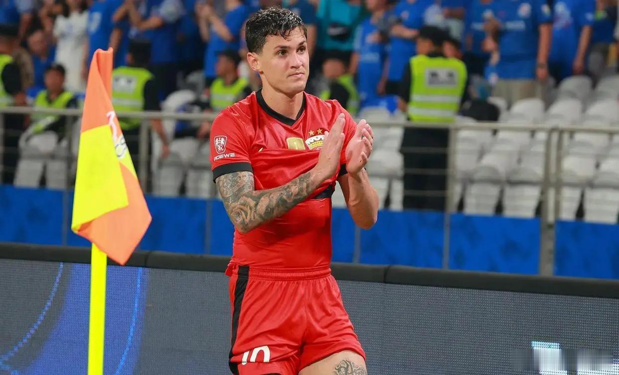 海港冬窗悬念拉满：3外援留队打底4位置补强藏玄机据《东方体育日报》消息，上海海