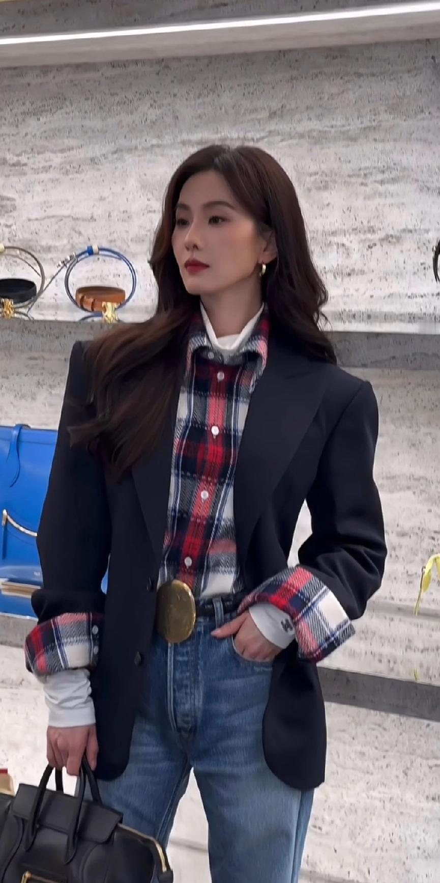 刘诗诗我都快认不出来了，娱乐圈的人都在集体变脸，一个比一个变得夸张，刘诗诗跟白露