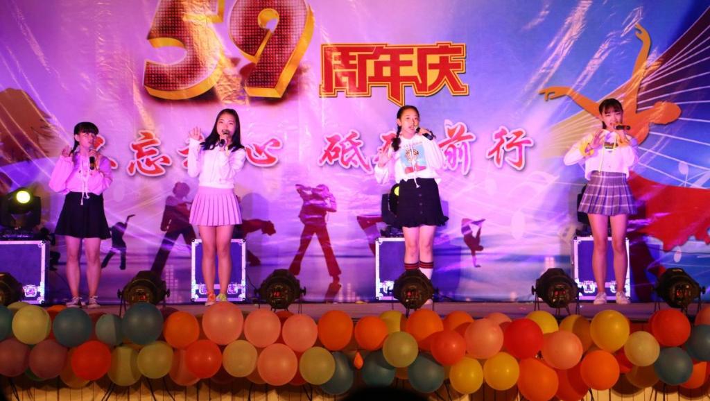 《童年》 张钰雅等 雷州市第二中学第59校庆晚