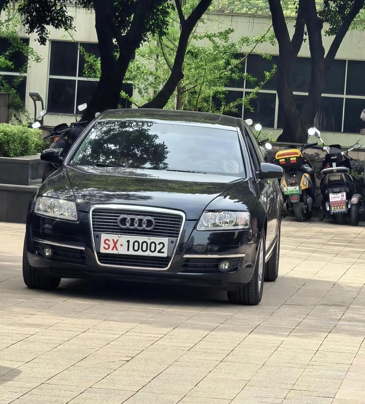 白色的车牌号，是什么单位的车