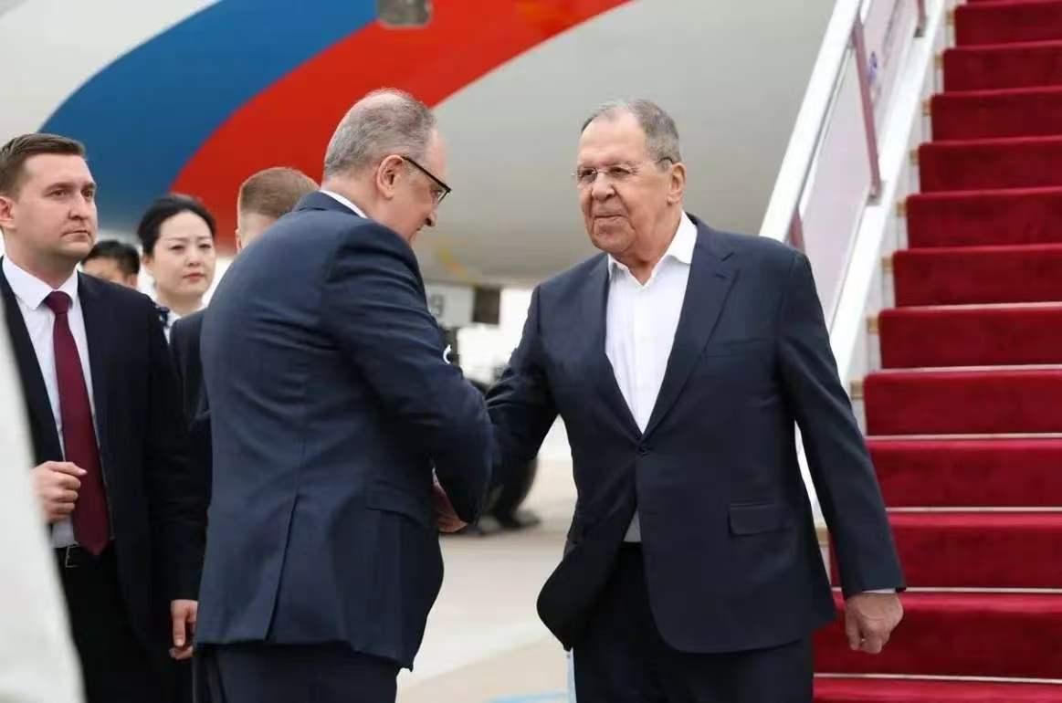 拉夫罗夫又来了，他这次来有个细节很重要。76岁的俄罗斯外长拉夫罗夫，这次到北