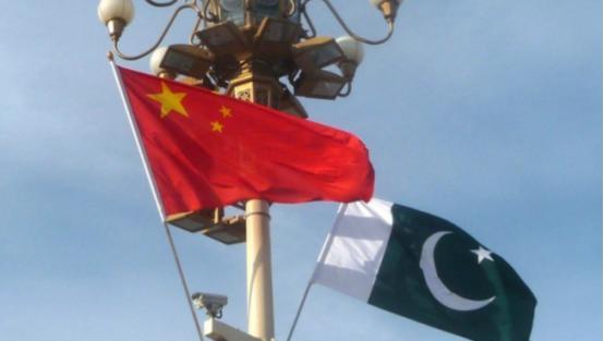 路透社爆了个大消息：中国直接给巴基斯坦“输血”34亿美元！这钱不是白给的，是帮巴