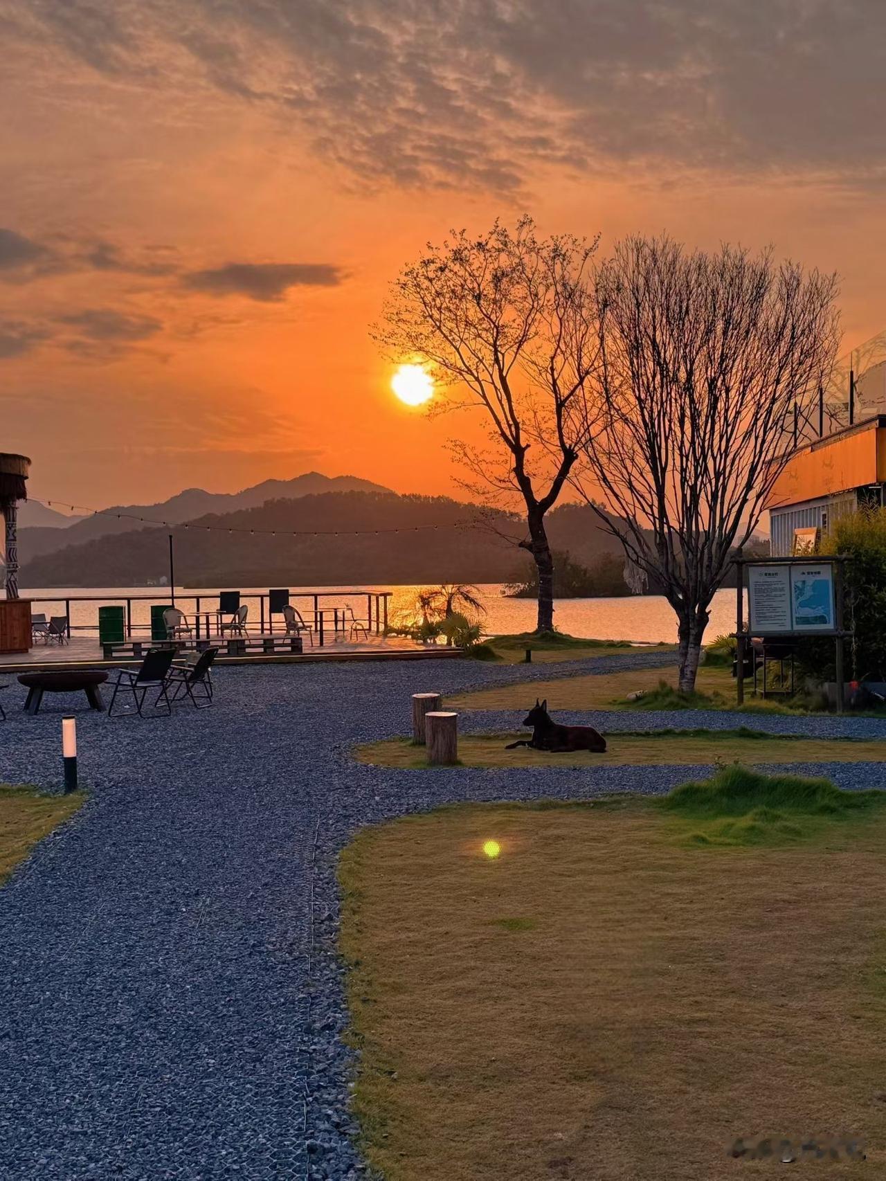 最暴利的12个行业1、殡葬行业核心暴利点：成本300元的骨灰盒售价3000