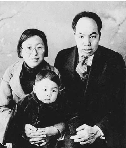回望1943年，盛世才杀害了毛泽东大弟毛泽民，当盛的部下把盛的岳父一家11口灭门