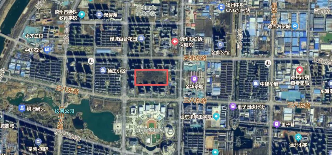 天衢新区中央商务区一宗商服地块挂牌出让，规划要求商业主楼建筑高度不低于145