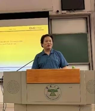 北大培养的顶尖人才，却涉嫌帮美国，非法采集咱们的地质数据。他叫陈友林，今年5