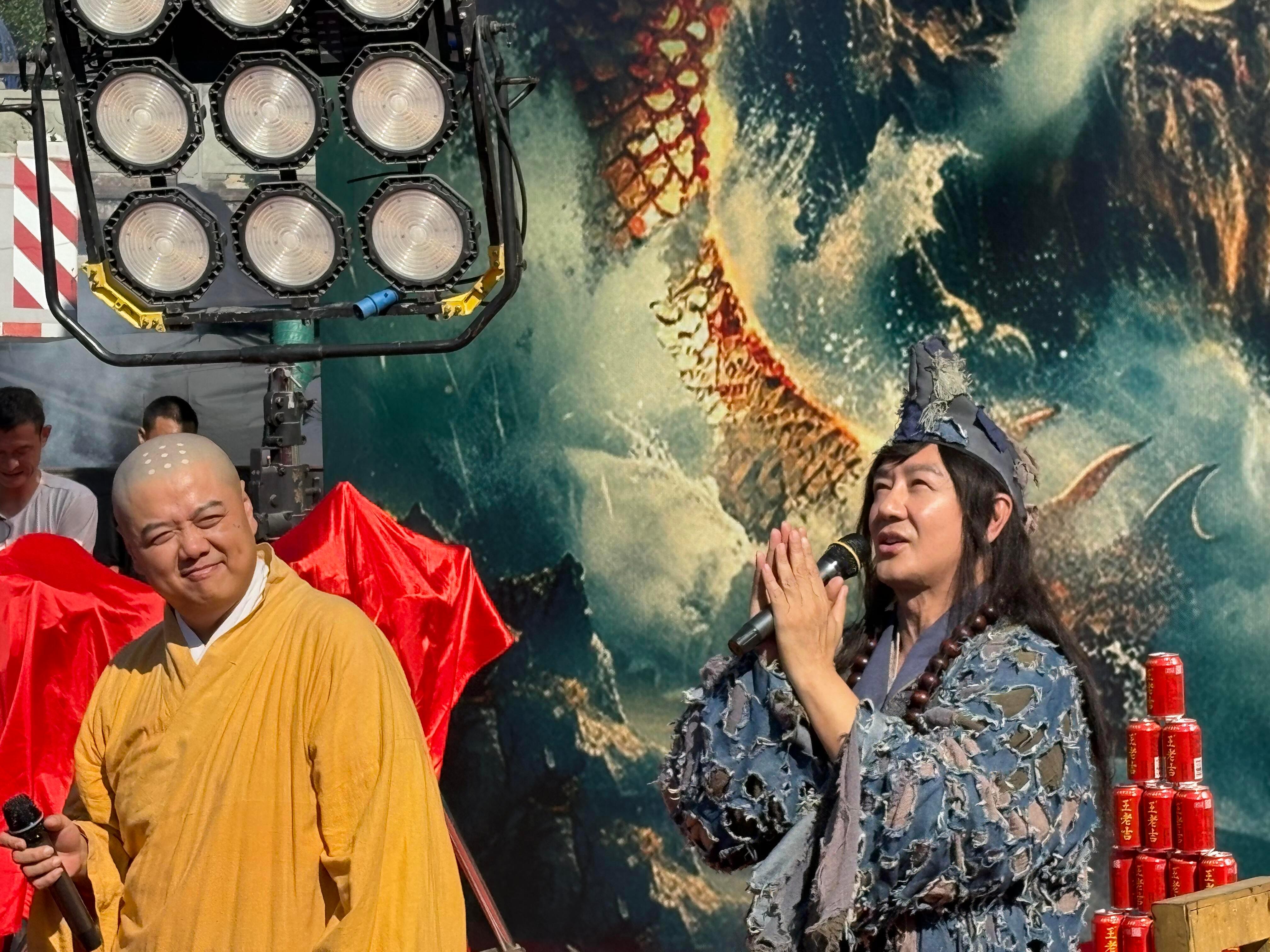 这给我干哪年去了[晕][晕]新版《济公之降龙现世》昨日开机，陈浩民和林子聪完全没