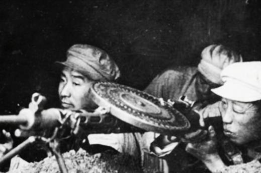 上甘岭战役八连原有138人，增兵335人，一共473人上阵地，最终从阵地上下来的