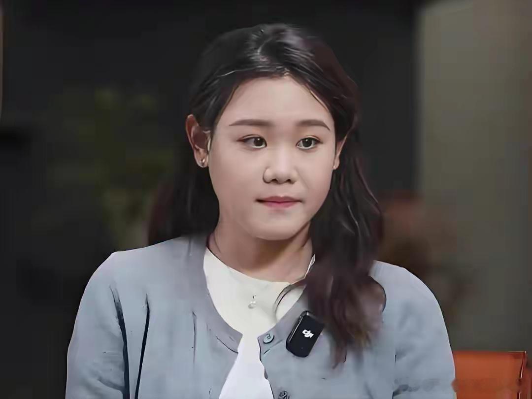张家齐录完节目就搬家的消息传开之后，很多人的第一反应是这姑娘至于吗。但你如果看了