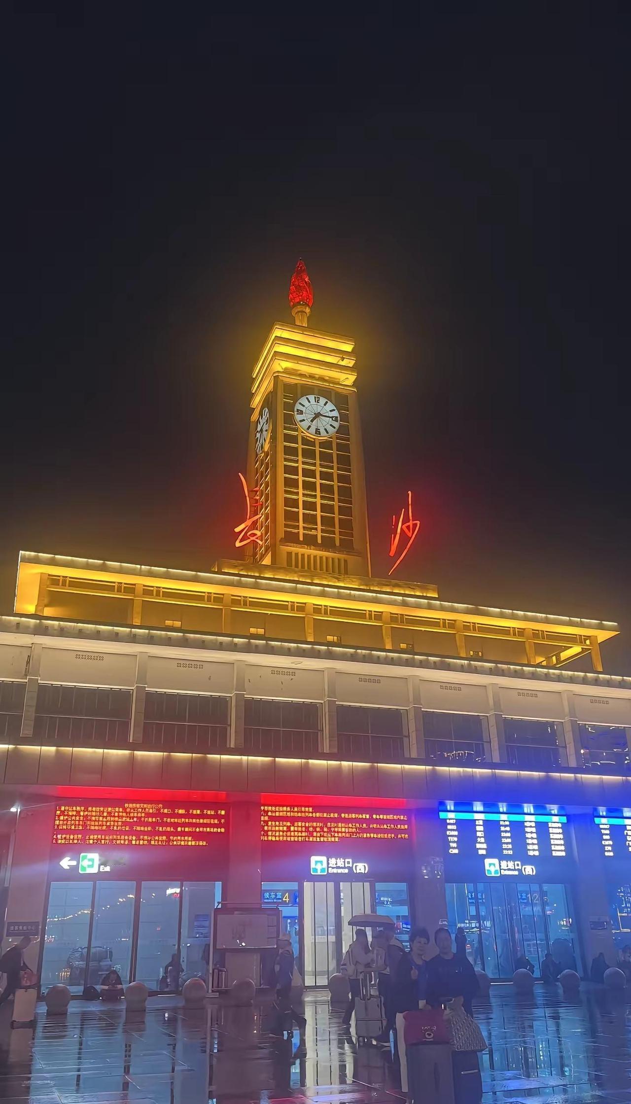 到长沙就受欺负那我还说什么：一下火车站就问打车吗网约车擅自操作我的手机打开我的