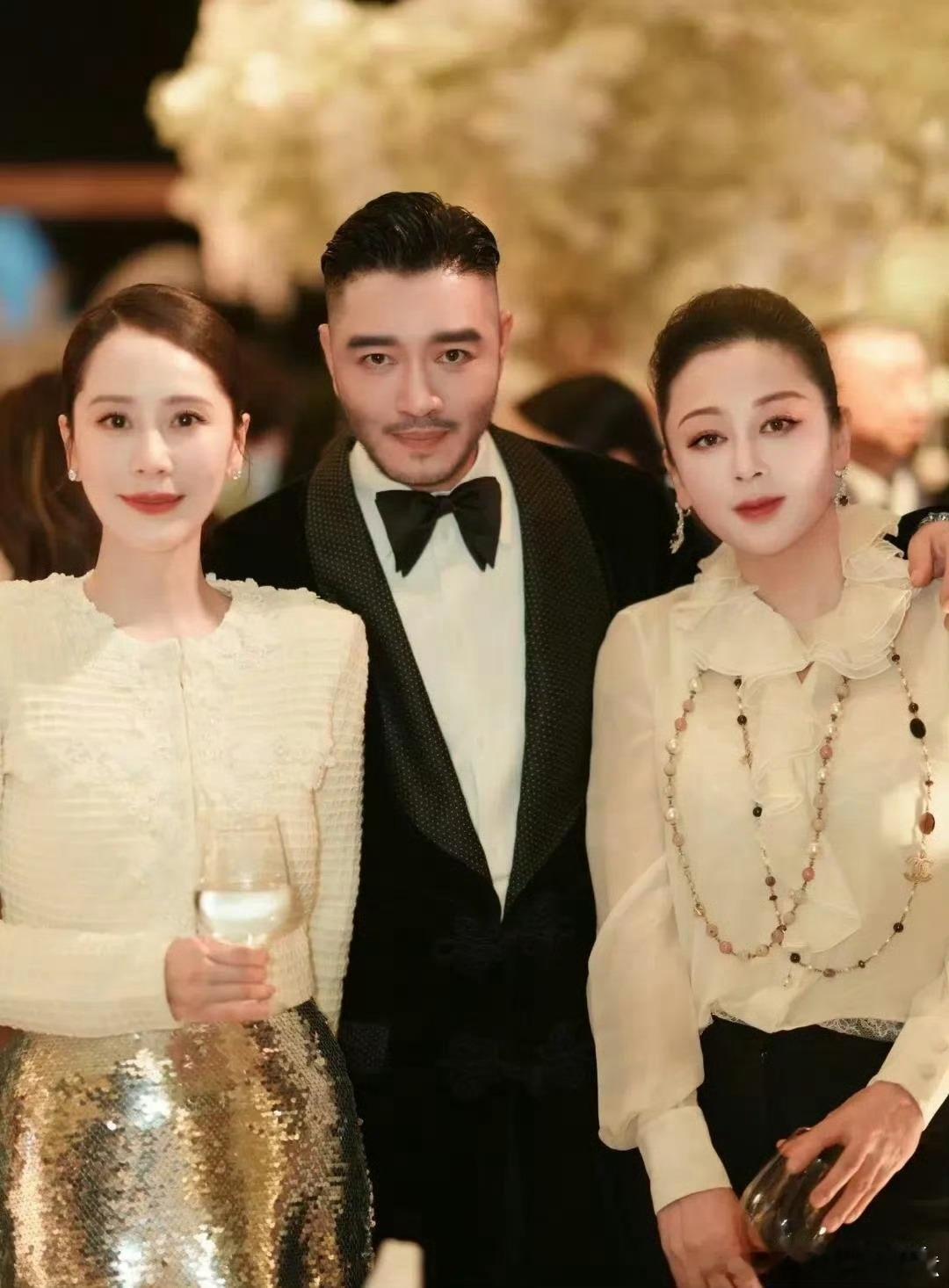陈红怎么可以那么美，起码年轻了20岁，仿佛又回到当年的盛世美颜了。​​​