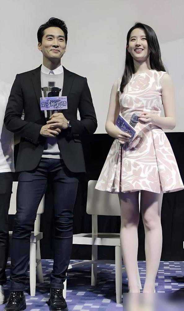 宋承宪苦恋3年，刘亦菲微博却查无此人。宋承宪那边官宣分手，理由是行程繁忙。