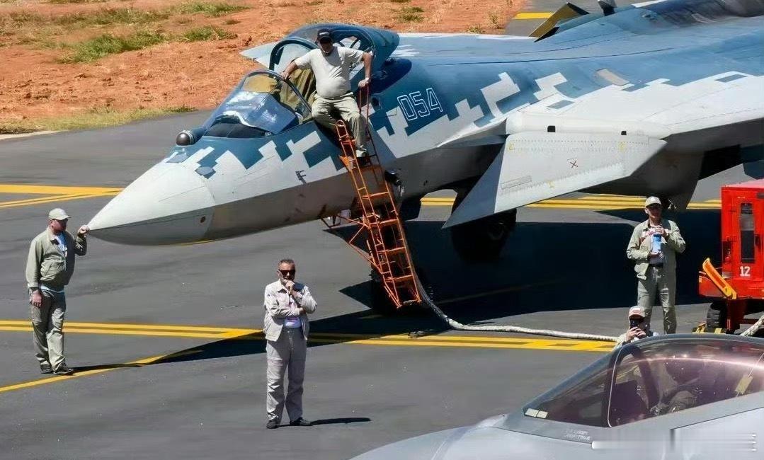 双方均看对方不顺眼，却又无可奈何