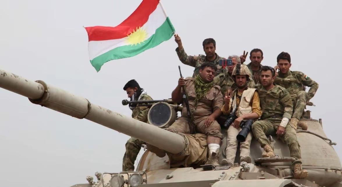 外媒报道，美国棋子伊拉克库尔德反伊朗武装势力已在临近边境区域展开地面攻势。该武装
