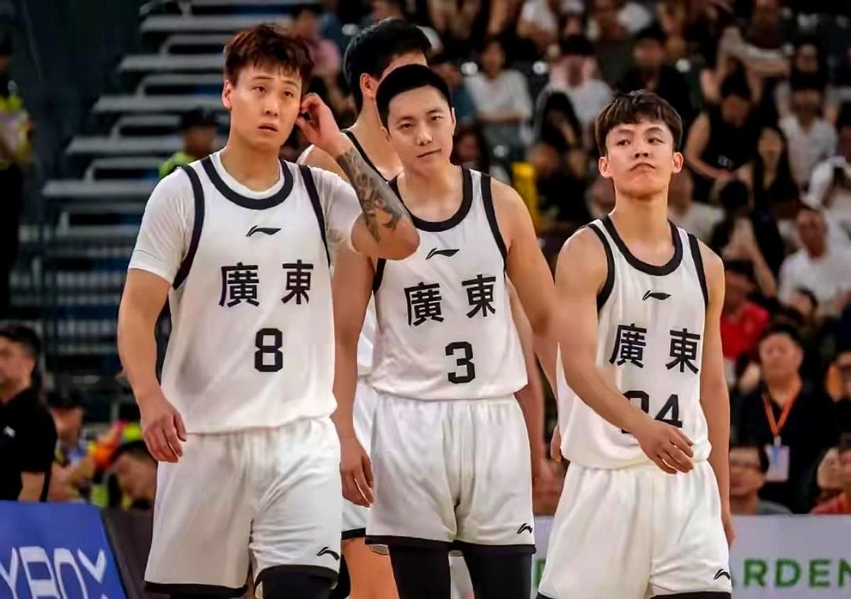 丁伟赛前放话时很克制，他说广东这支全运队是“加强版宏远”，后卫线三名国字号轮番冲
