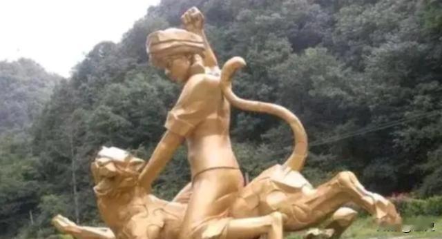 1975年春天的神农架,那天几个妇女在山里挖土豆,遇上了一只金钱豹,这事听起来像