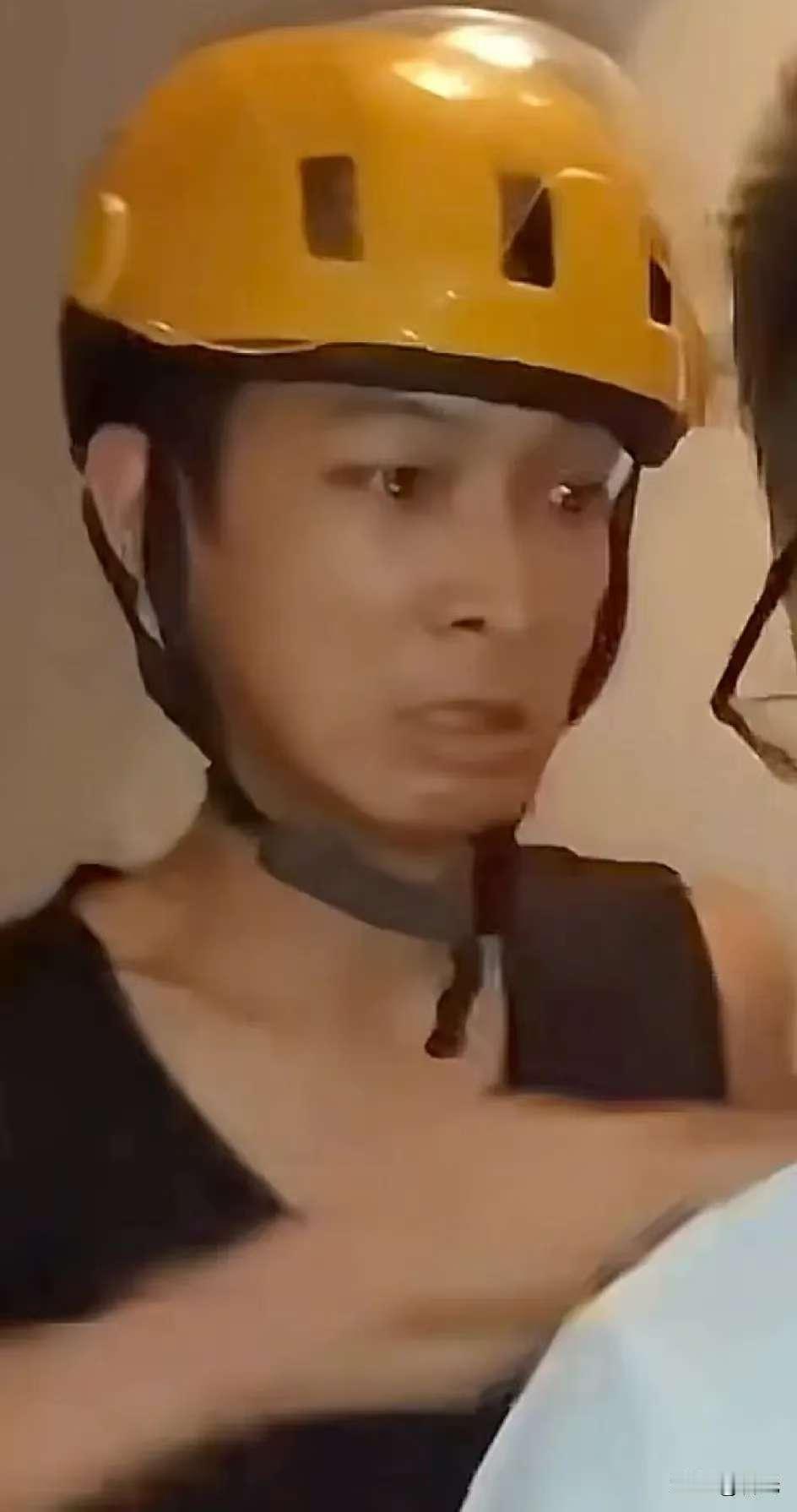 又是一起老实人被欺负的悲剧！因为一件快递，快递小哥被投诉，当事人发A退B，快递