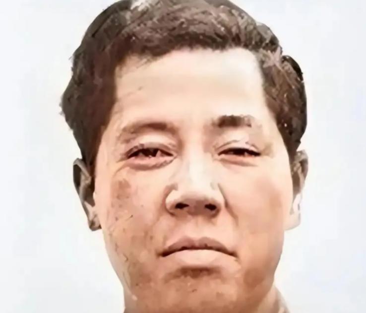 1971年，戴笠的孙子在安徽乡下修理农机时被押上审判台，当死刑判决宣读完毕，他异