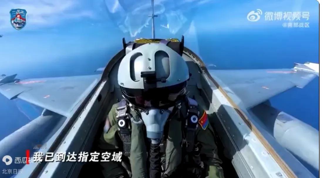 战鹰出击黄岩岛！忍无可忍无需再忍，中国主权寸土不让仁爱礁的风浪未平，黄岩岛的战鹰已然升空！面对域外势