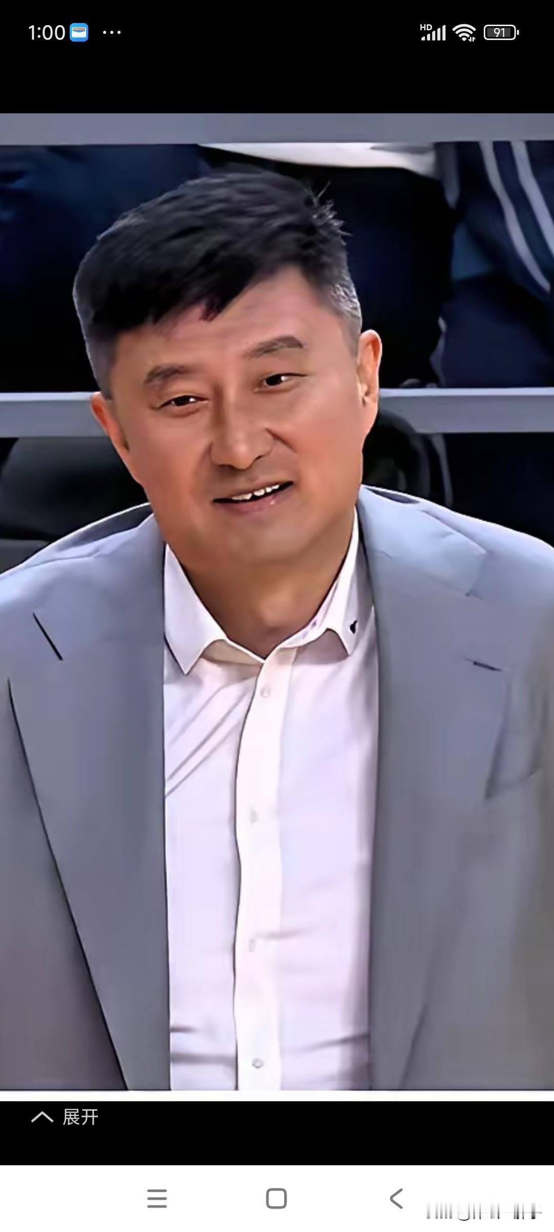 杨鸣能到广东男篮当主教练，虽然也算是天方夜谭，但是也不是不可能。杜峰走了，广东男